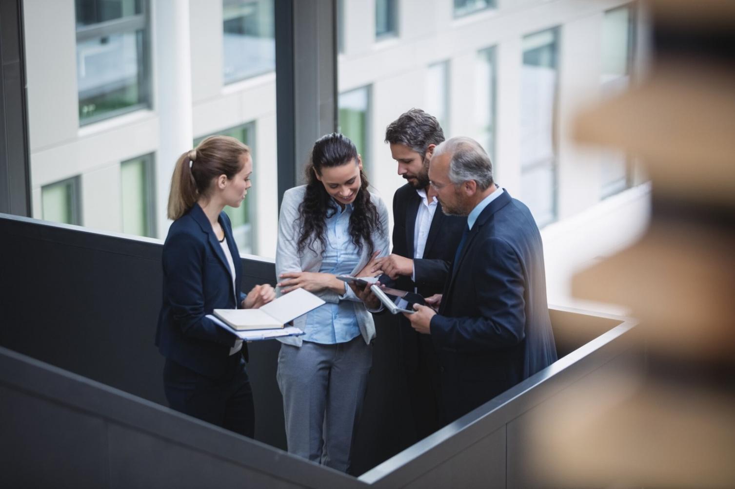 Analyse de budget familial avec documents financiers